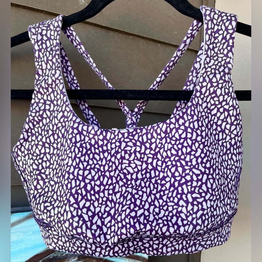 Lululemon Energy Bra - Miss
Mosaic Purple size 6- Fabulous